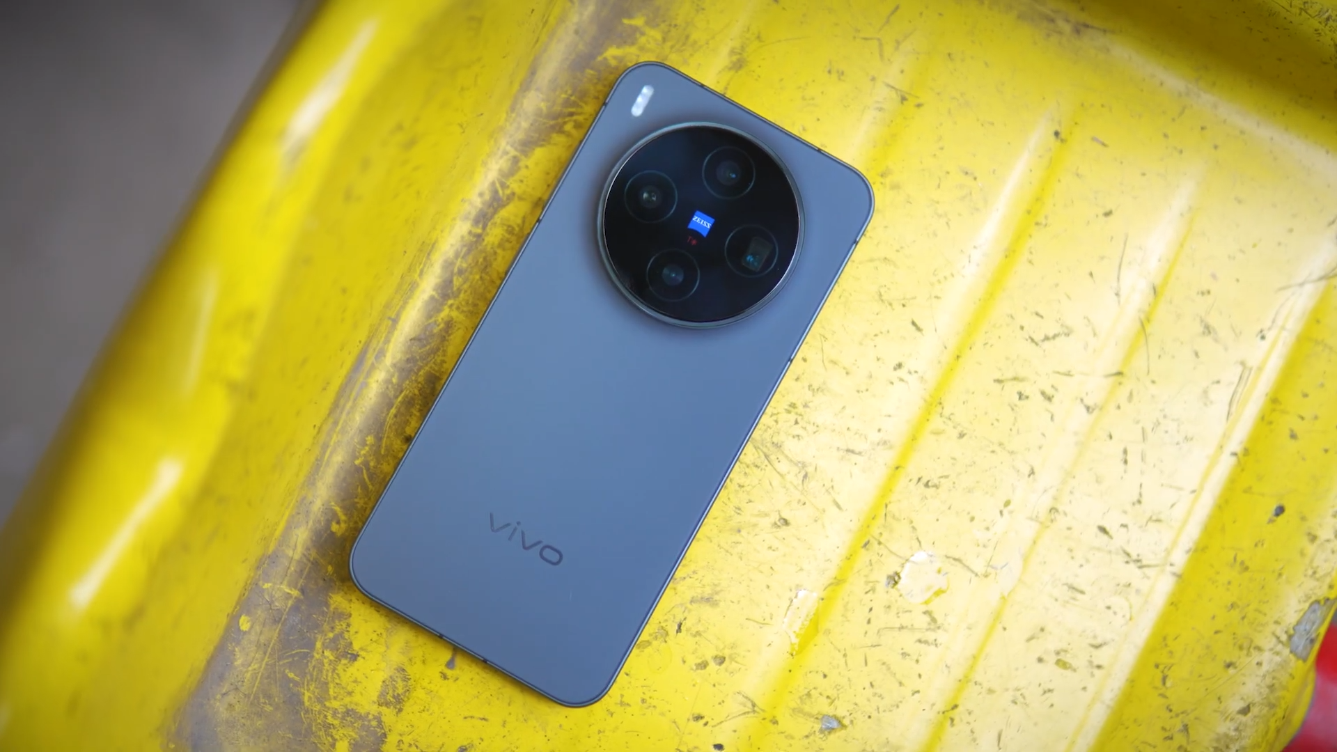 Vivo X300 Review Design