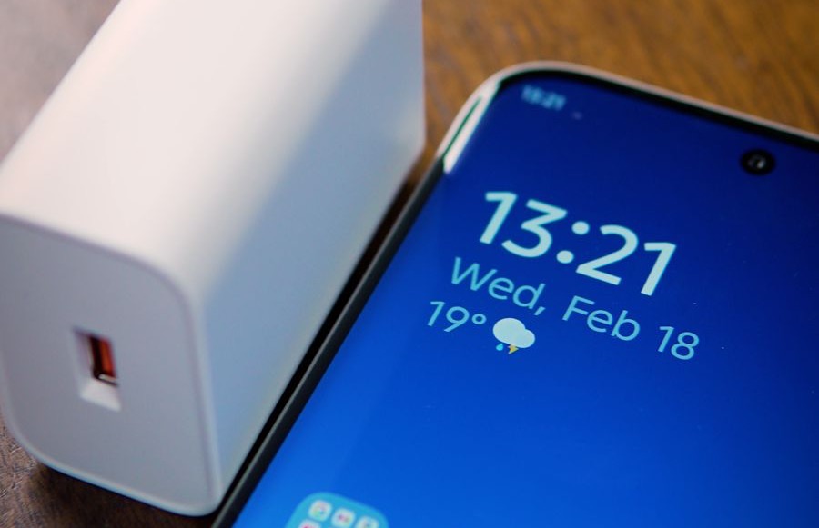 Why Are Flat Displays Replacing Curved Screens on Smartphones 10