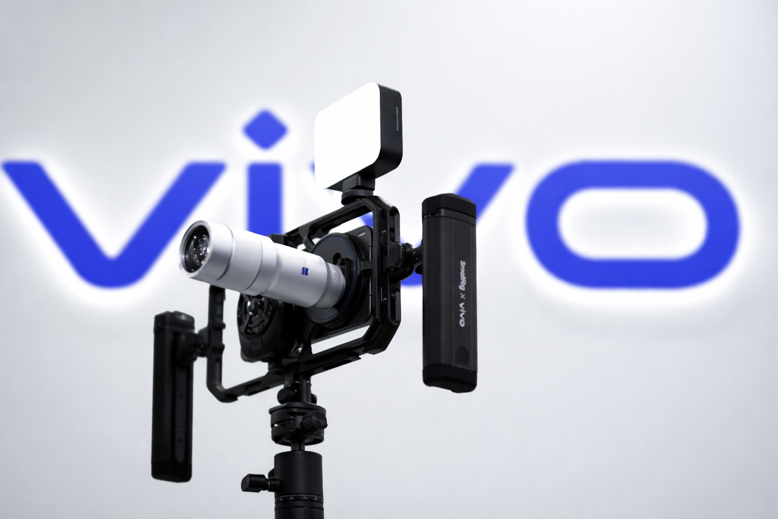 Vivo X300 Ultra Teased Ahead of MWC 2026 Debut 2