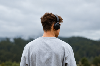 6 Best Headphones Under INR 20,000
